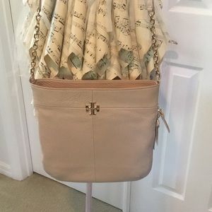 Authentic purse lightly used. Carried once